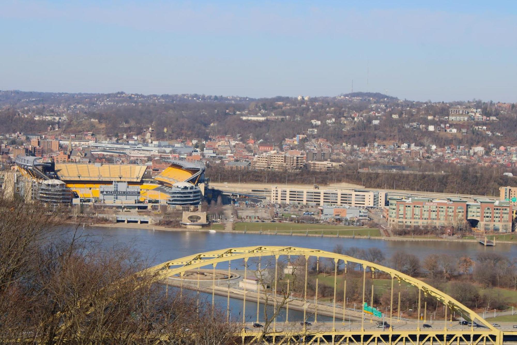 Comfy 3 Bedroom - Family Friendly - Access Apartment Pittsburgh